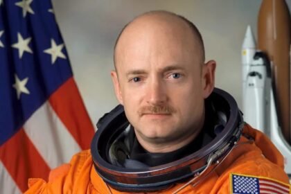 mark kelly se torna o 4 astronauta eleito para congresso dos eua