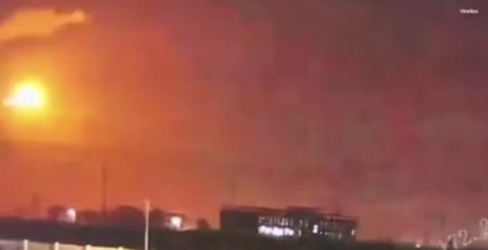 Imagens chocantes parecem mostrar impacto direto de míssil em 'OVNI' na China 3 782baa1a 533e 47bd 808e 142221515ff4