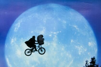 ETTheExtraTerrestrial onesheet BikeOverMoon USA 4 500x444 1