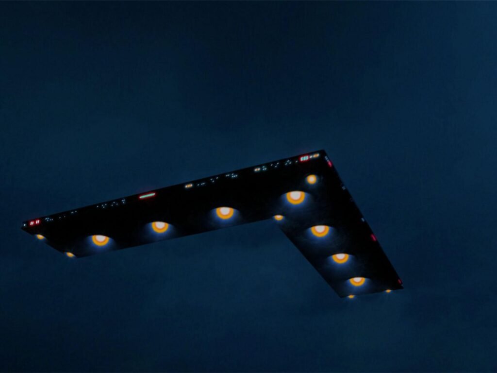 Mistérios dos céus: 8 avistamentos em massa de UFOs que desafiam os céticos 3 MV5BNmZmNGM2NWEtYjUwNi00ODg0LWJiMGItN2ViYTQzZDgyOGNjXkEyXkFqcGc@. V1
