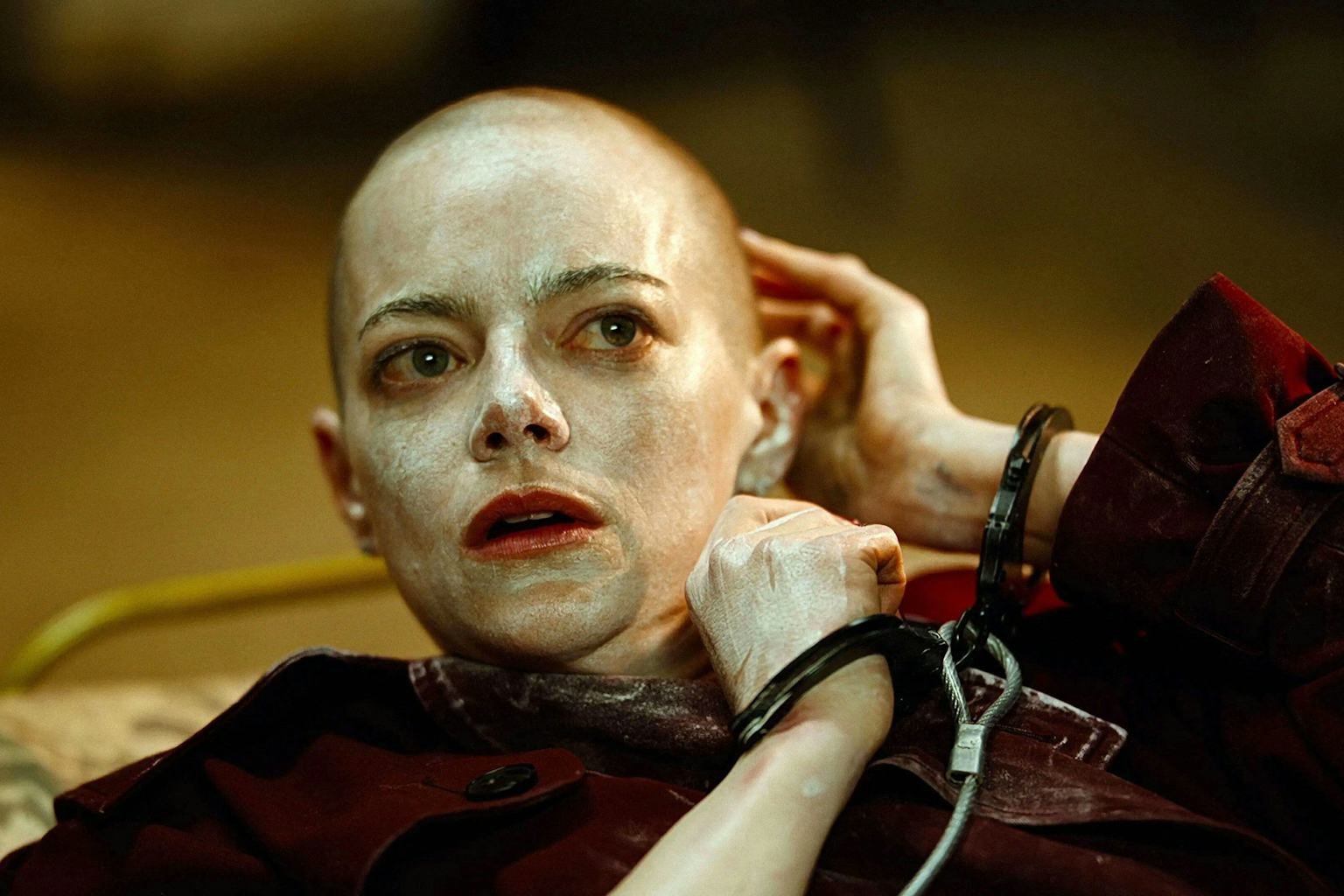 Bugonia: quando a crença em extraterrestres se torna uma obsessão doentia (vídeo) 2 file 20251027 56 e1gqbj