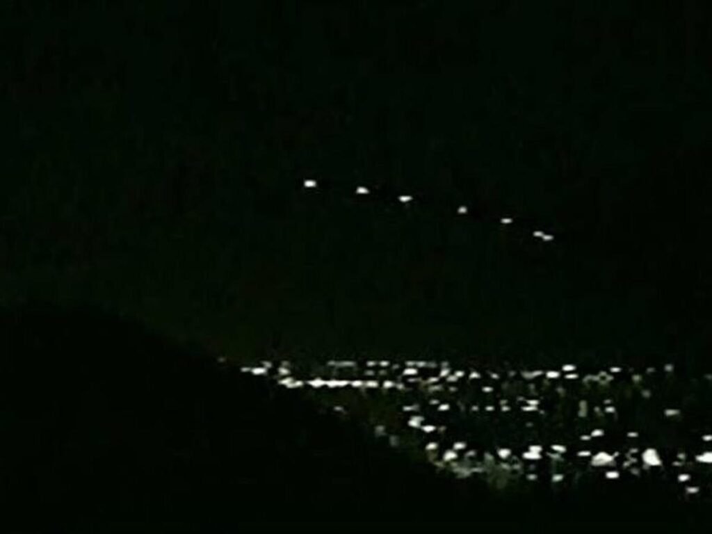 Mistérios dos céus: 8 avistamentos em massa de UFOs que desafiam os céticos 2 vkb8ndmh3sj91