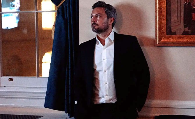 el director del documental the age of disclosure