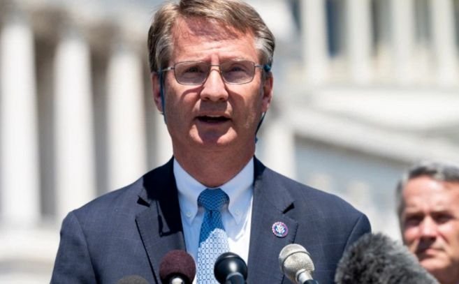 tim burchett tiene claro que los uap no son rusos ni