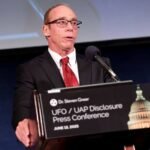 Steven Greer, ufólogo americano