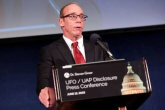 Steven Greer, ufólogo americano