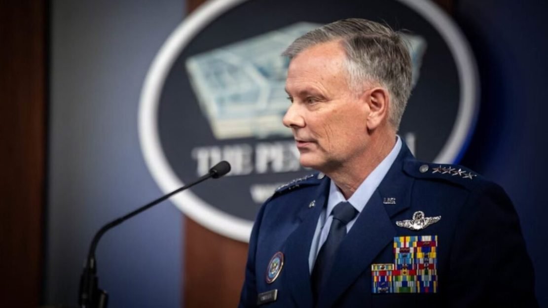 O general Glen VanHerck não descarta a possibilidade de os objetos seres alienígenas. Fonte: Forbes