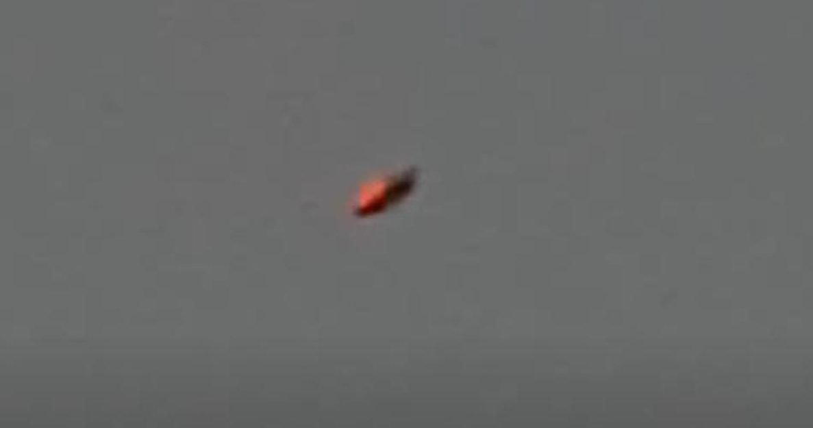 Testemunha registrou um objeto avermelhado com uma boa proximidade.
Créditos: YouTube