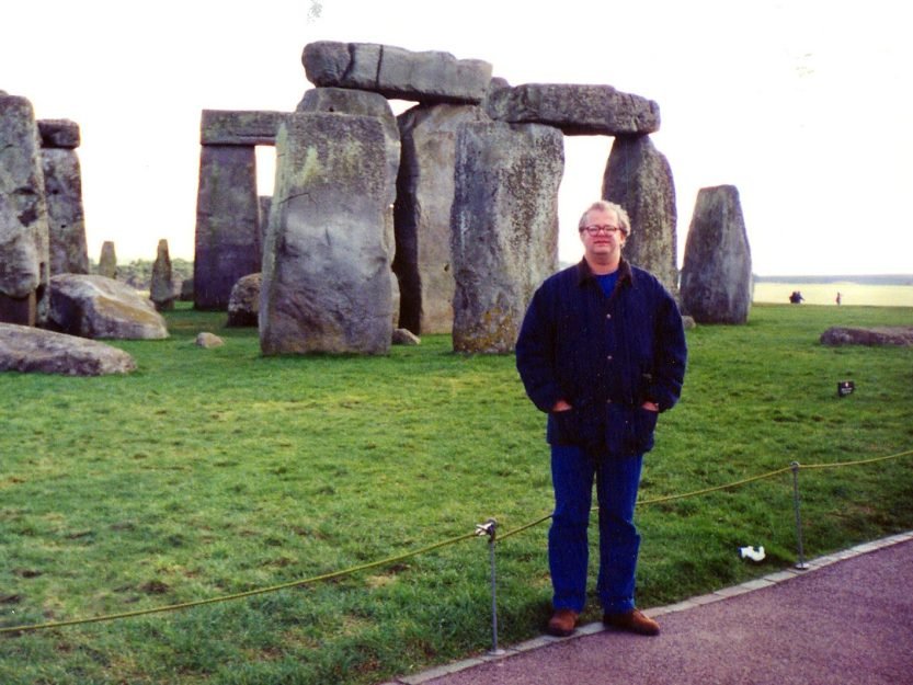 Aos 26 anos em Stonehenge fazendo palestras na Inglaterra em 1988