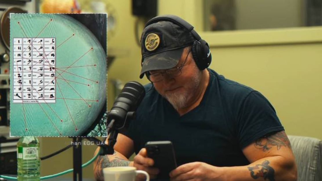 Durante a entrevista, Elizondo observou uma suposta fotografia do OVNI em forma de ovo recuperado pelo denunciante Jake Barber, na qual alguns afirmam haver uma série de símbolos inscritos