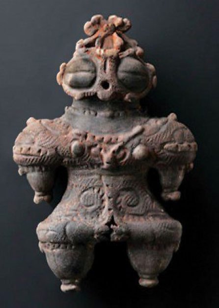 Uma estatueta Shakoki Dogu de barro: homenagem a ETs