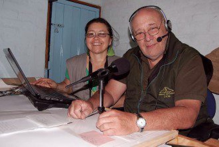 O casal Luz Mary e Jorge Juarez comanda um programa de r&aacute;dio di&aacute;rio sobre Ufologia
