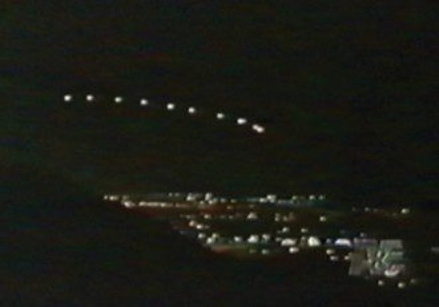 Forma&ccedil;&otilde;es de UFOs, como esta, registrada em Phoenix (EUA), em 13 de mar&ccedil;o de 1997, s&atilde;o muito raras