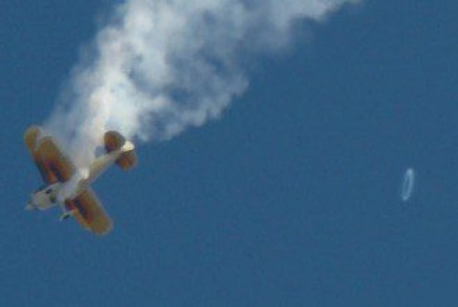 O anel visto pela multid&atilde;o e fotografado pelos uf&oacute;logos argentinos