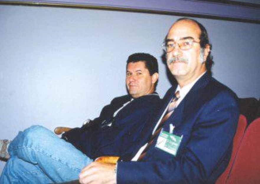 Os uf&oacute;logos Covo e Varela, que foram recebidos pelos militares chilenos