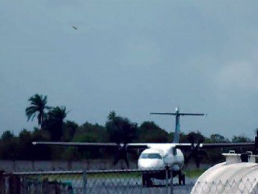 Um dos estranhos artefatos flagrados por Victor Gordiano Tavares sobre o aeroporto