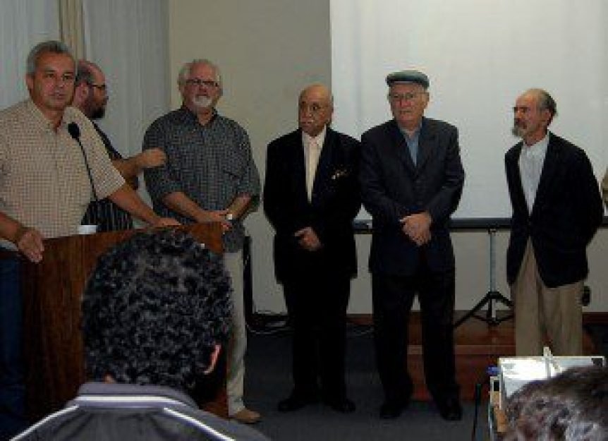 Petit, Cury e Gevaerd prestam homenagem para os pioneiros [A partir da esquerda] At&iacute;lio de Oliveira, Ernesto Bono e Victor Soares em recente evento de Ufologia ocorrido no Rio Grande do Sul