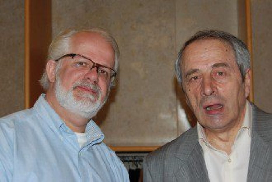 O editor Gevaerd [E] convida o cientista russo Alexander Zaitsev em congresso em San Marino