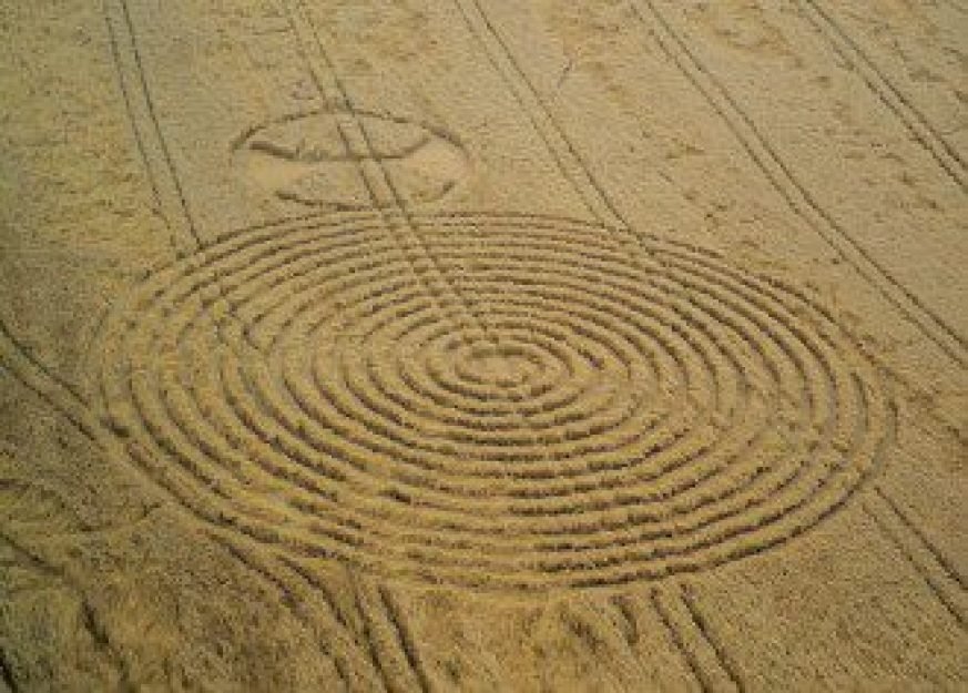 Por suas poss&iacute;veis implica&ccedil;&otilde;es, os agroglifos de Santa Catarina precisam ser pesquisados com rigor