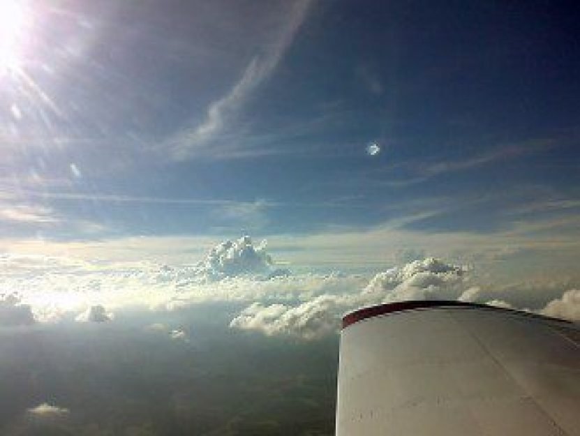 Objeto fotografado pelo comandante Ant&ocirc;nio Monteiro em um voo entre Belo Horizonte e Ipatinga