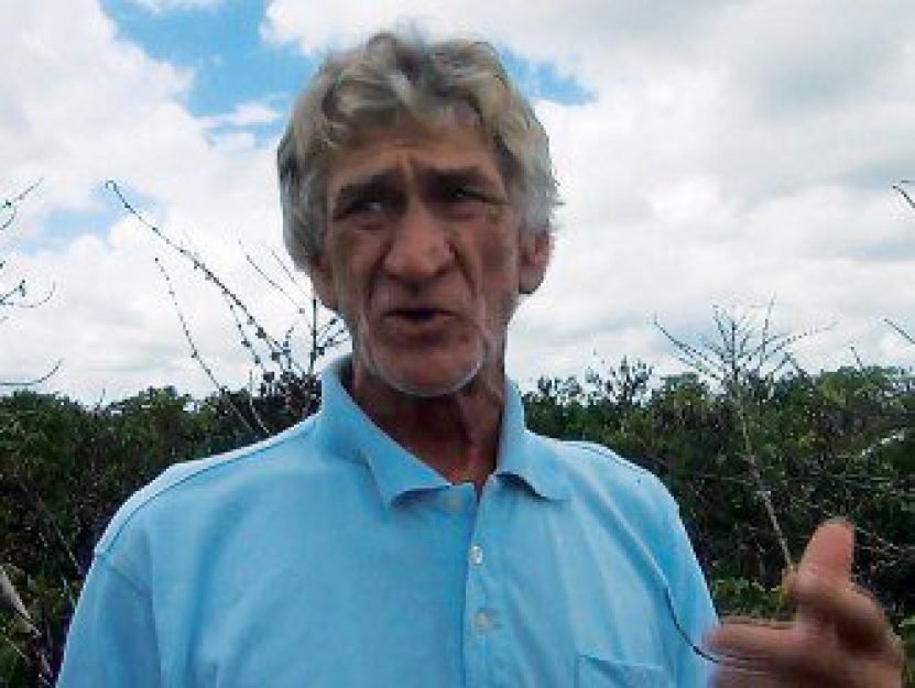 O agricultor Delmar Tonini, que teve seu cafezal atingido