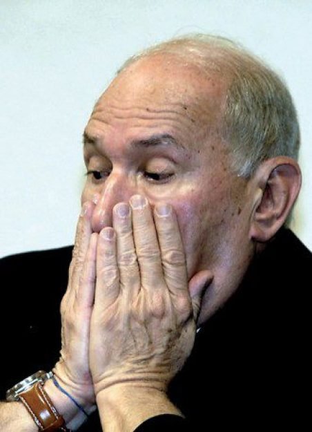 O brigadeiro Pereira n&atilde;o sabe se admite de uma vez que os UFOs existem ou se permanece emitindo afirma&ccedil;&otilde;es vagas