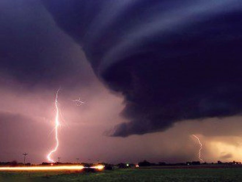 Ainda n&atilde;o se sabe porque, mas &eacute; comum UFOs serem observados durante cataclismos