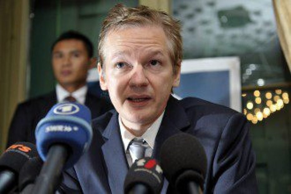 Assange promete que ir&aacute; divulgar documentos secretos sobre UFOs que os Estados Unidos escondem