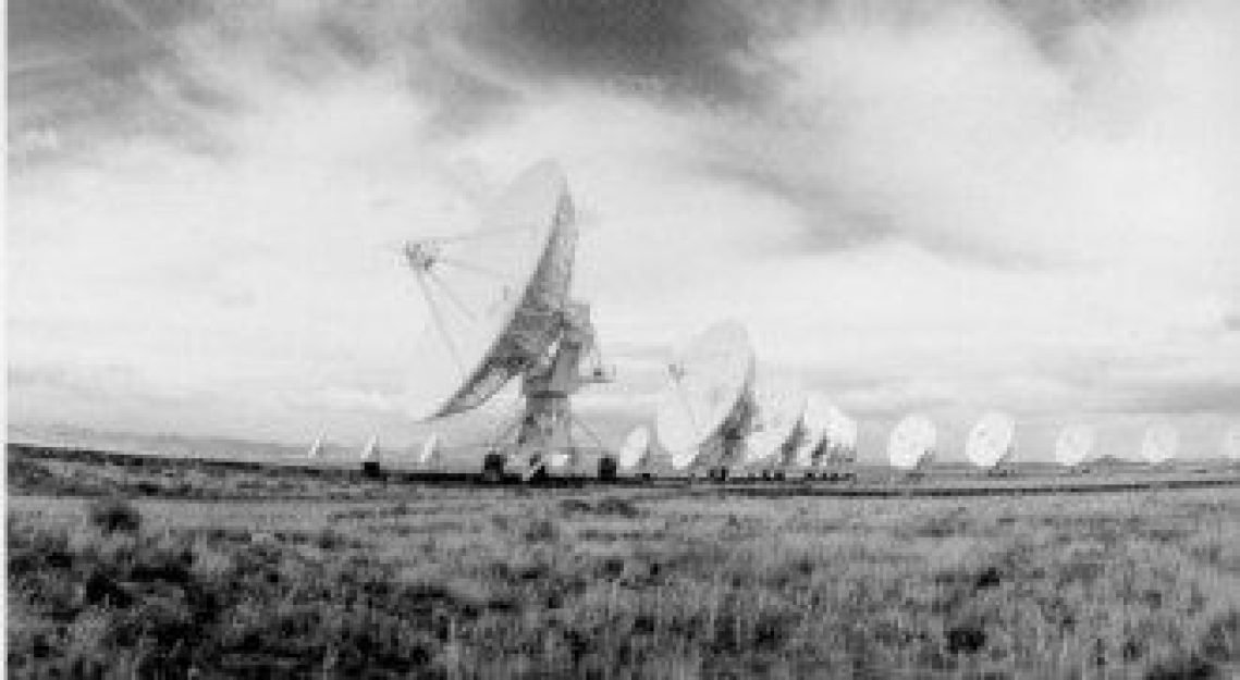 Os extraterrestres estariam bem mais pertos do que se pensa, diz o astr&ocirc;nomo Frank Drake, que foi o mentor do Projeto SETI, de busca de intelig&ecirc;ncia c&oacute;smica