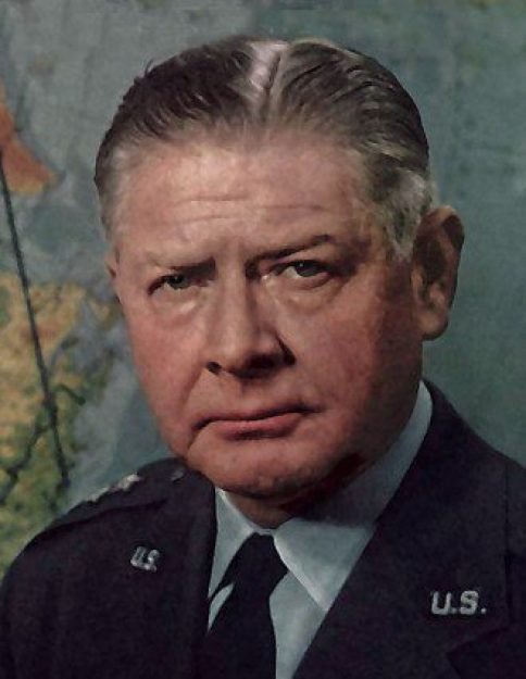 Chidlaw admitiu ter perdido muitos homens e avi&otilde;es em persegui&ccedil;&otilde;es a discos voadores