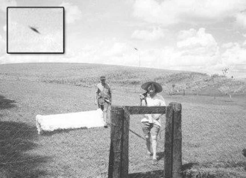 Eram aproximadamente 15:00 h, o c&eacute;u estava claro e com poucas nuvens, quando registrou um estranho objeto no c&eacute;u