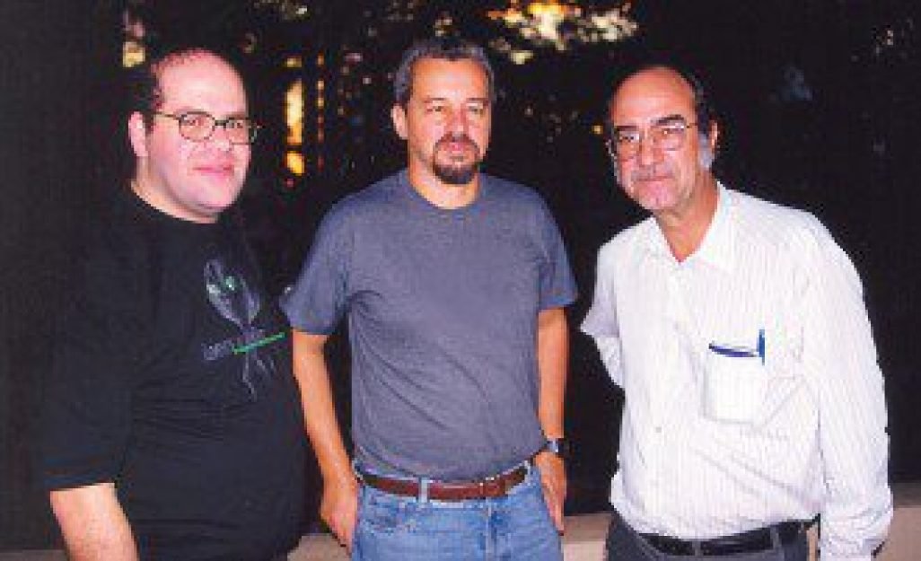 Os Co-Editores de Ufo Rafael Cury, Marco Petit e Claudeir Covo [A partir da esquerda] prestigiaram o evento. Petit [Centro] apresentou seu trabalho pela manh&atilde; e Lloyd Pye, &agrave; tarde