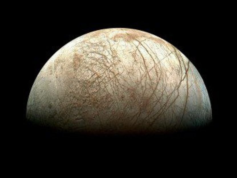 Os olhares dos cientistas se voltam para Europa, curiosa lua de J&uacute;piter