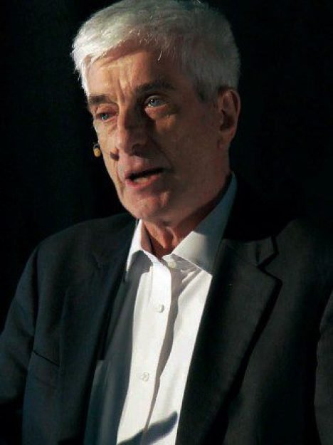 O entrevistado da edi&ccedil;&atilde;o UFO 227, Jacques Vall&eacute;e, foi muito elogiado pelos leitores, que o consideraram um &ldquo;pensador ufol&oacute;gico&rdquo;