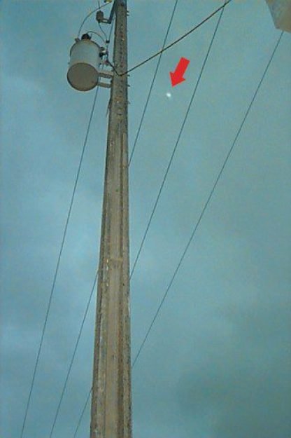 Uma das fotos de um objeto misterioso na zona rural de Bras&iacute;lia, enviadas pelo leitor Belmiro Ribeiro Costa