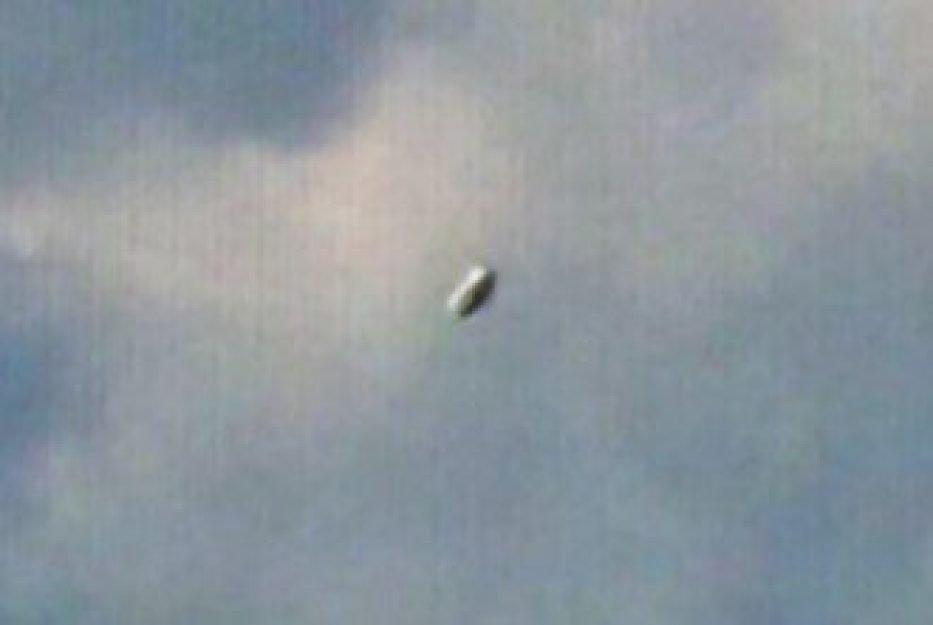 &ldquo;N&atilde;o &eacute; avi&atilde;o, n&atilde;o &eacute; helic&oacute;ptero, n&atilde;o s&atilde;o p&aacute;ssaros. Simplesmente n&atilde;o sabemos dizer o que &eacute; aquilo&rdquo;