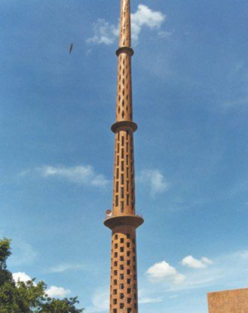 O estranho objeto fotografado pr&oacute;ximo a torre da TV Educativa de Campo Grande, em 24 de abril passado