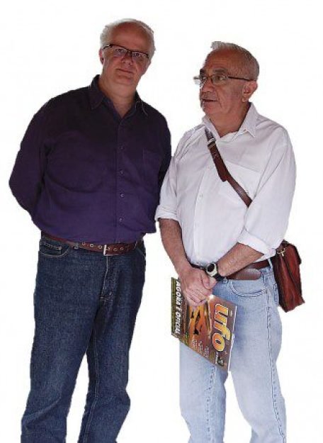 O comandante peruano Julio Chamorro [D] com o editor da Revista UFO A. J. Gevaerd