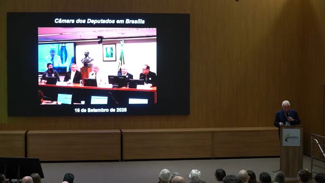 Marco Antonio Petit fez a sua apresentação para um auditório lotado